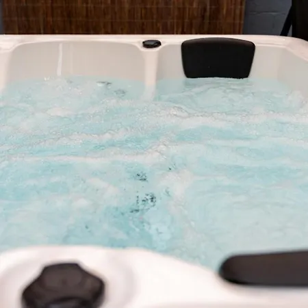 Maisonnette & Jacuzzi