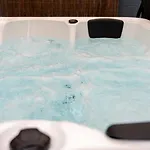 Maisonnette & Jacuzzi